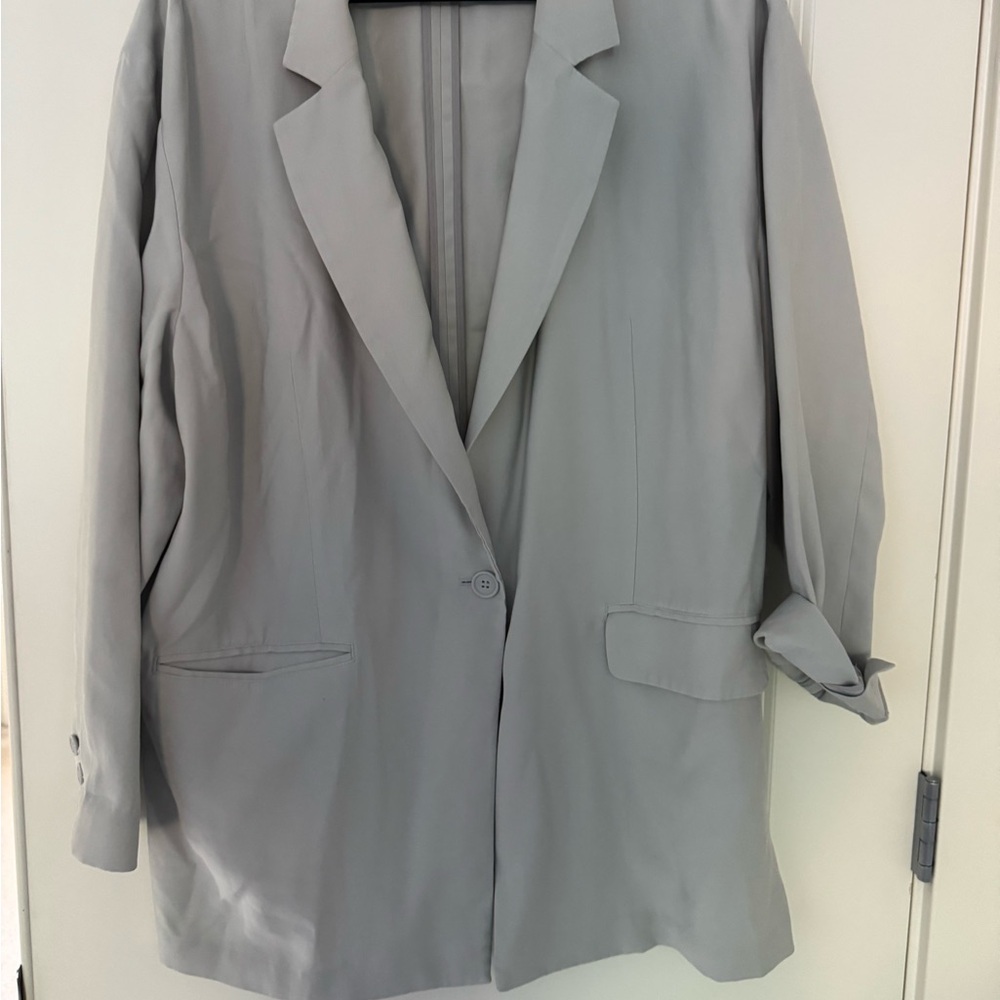 Chic Women's Light Gray Blazer